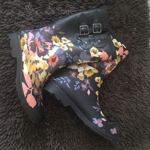 CHOOKA navy floral mid-calf rain boots